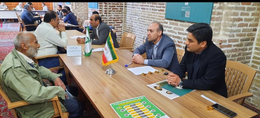 میز خدمت صندوق بازنشستگی کشوری در مصلی نماز جمعه قزوین برپا شد 2