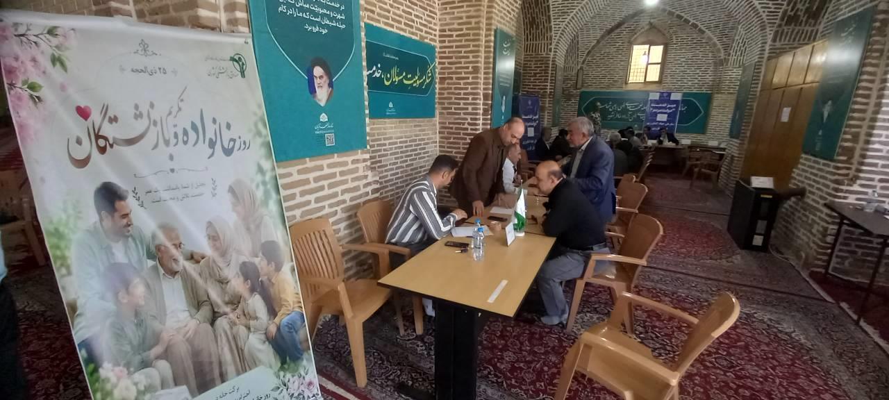 برپایی میز ارتباطات مردمی در نماز جمعه به مناسبت 25 ذی الحجه 1