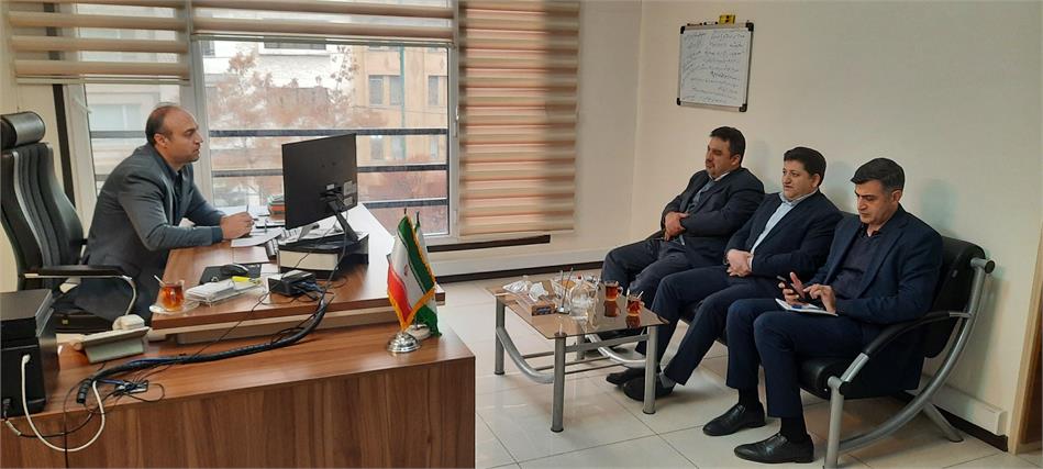 نشست مدیر صندوق بازنشستگی استان قزوین در خصوص ارائه خدمات الکترونیک توسط بانک صادرات استان