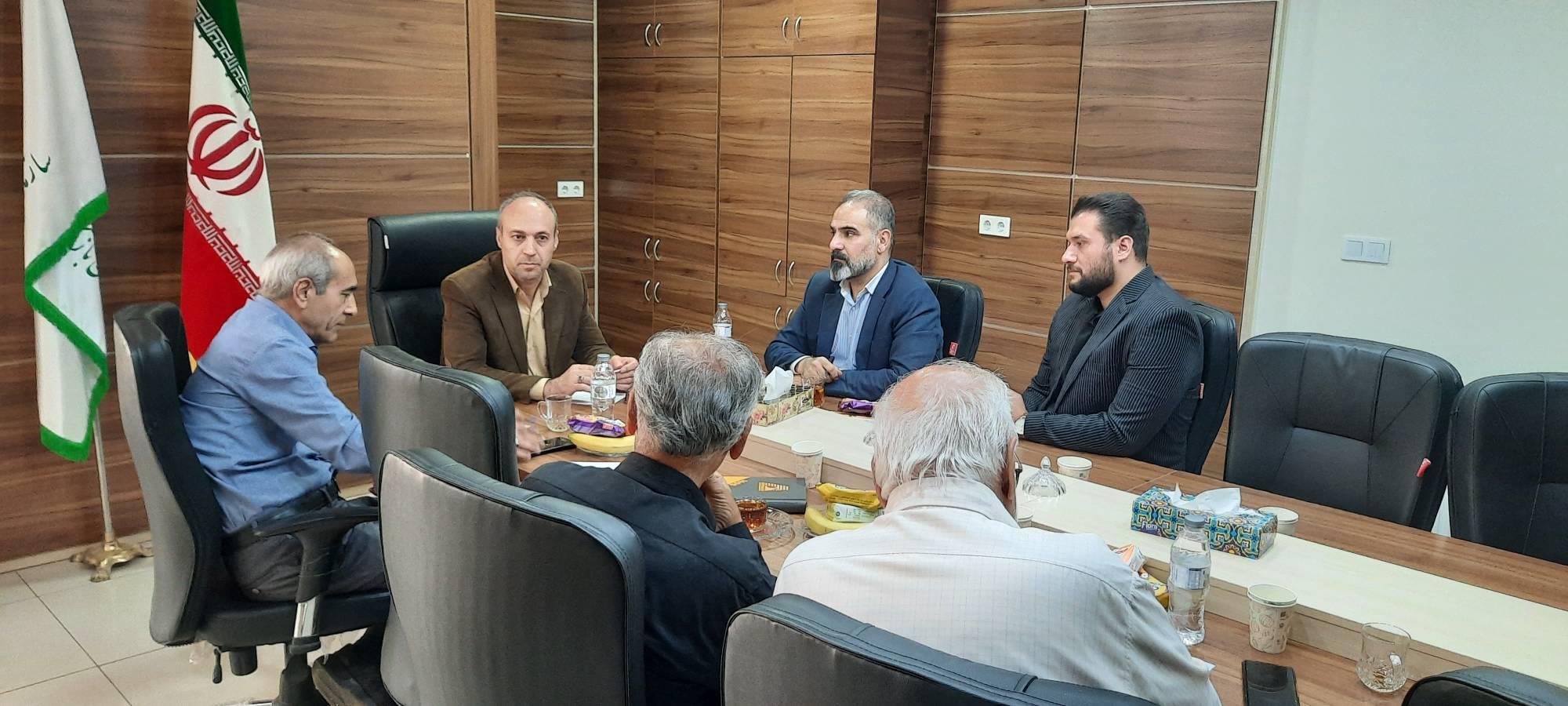 نشست مشترک میان مدیریت مجموعه فروشگاه های زنجیره ای "دیلی مارکت"، نمایندگی صندوق بازنشستگی کشوری استان قزوین و رؤسای محترم کانون ها 3